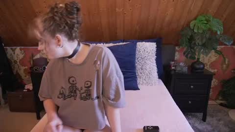 Tessa online show from May 18, 2026, 3:51 pm