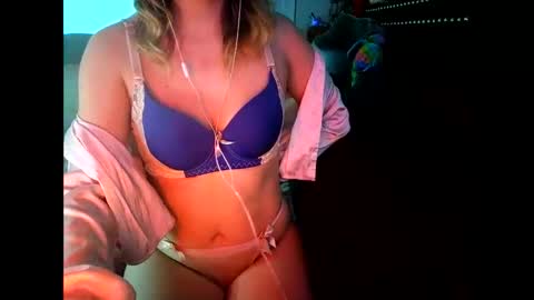 tetherbelle online show from February 24, 2026, 3:15 am
