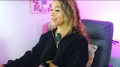texas_curvykitten online show from April 30, 2026, 10:21 am