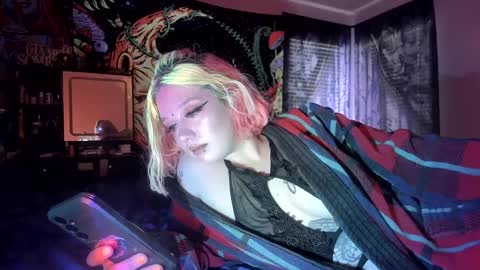 TEXASGIRLLLL online show from September 9, 2025, 4:39 pm