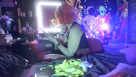 TEXASGIRLLLL online show from September 10, 2025, 2:06 pm