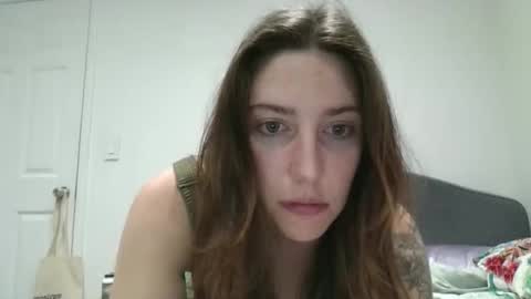 Snapshot of tfeather0532 chatting on March 2, 2026, 2:58 am Tessa online show from March 2, 2026, 2:58 am