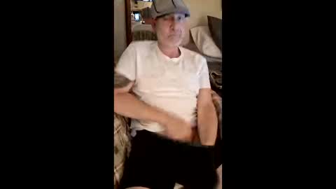 Snapshot of tgrizzthestarseed chatting on May 20, 2026, 8:20 am tgrizzthestarseed online show from May 20, 2026, 8:20 am