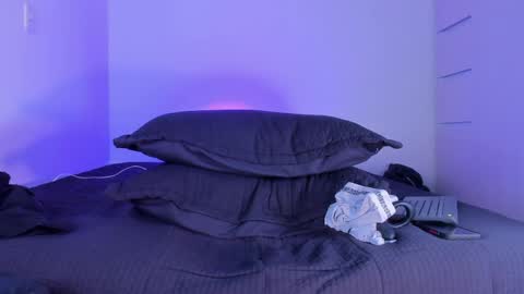 thadeo_king online show from May 3, 2026, 2:28 am