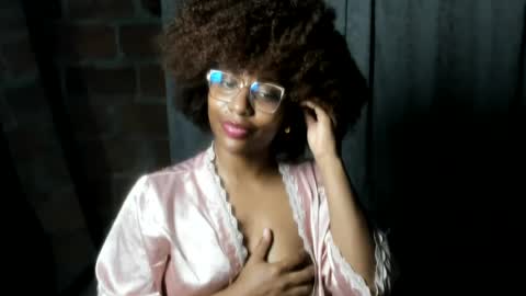 thaimy_ online show from June 20, 2026, 2:14 am