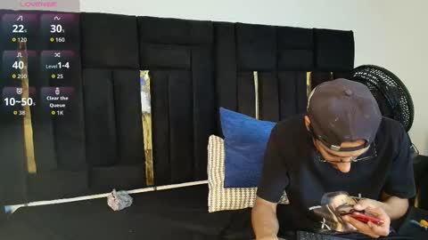 T H A I S  online show from November 23, 2025, 7:57 pm