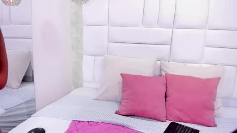 Thalia Nichols online show from February 1, 2026, 9:02 pm