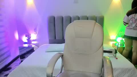 Snapshot of thaliabrooks_ chatting on February 17, 2026, 5:04 am Thalia online show from February 17, 2026, 5:04 am