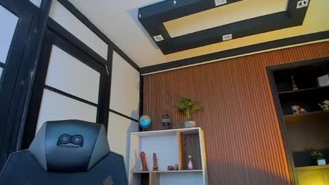 Snapshot of thaliabrooks_ chatting on March 24, 2026, 5:01 am Thalia online show from March 24, 2026, 5:01 am