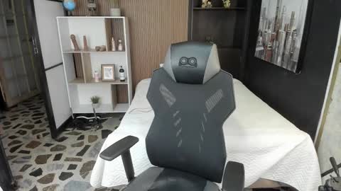 Snapshot of thaliabrooks_ chatting on March 25, 2026, 2:39 am Thalia online show from March 25, 2026, 2:39 am