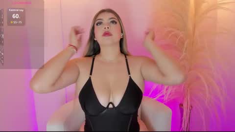 Snapshot of thaliafox_ chatting on September 30, 2025, 7:19 pm Thalia online show from September 30, 2025, 7:19 pm