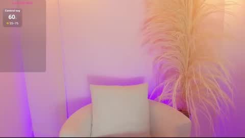 Snapshot of thaliafox_ chatting on October 6, 2025, 10:51 pm Thalia online show from October 6, 2025, 10:51 pm