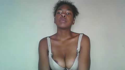 thalyra online show from April 22, 2026, 3:31 am