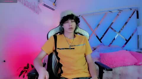 thanier_18 online show from April 22, 2026, 7:48 pm