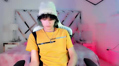 thanier_18 online show from May 6, 2026, 7:19 pm