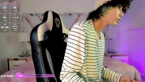 thanier_18 online show from May 7, 2026, 7:41 pm