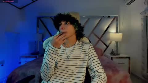thanier_18 online show from May 10, 2026, 7:19 pm