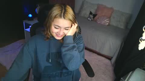 Snapshot of thatgirl2003 chatting on October 25, 2025, 12:23 pm   online show from October 25, 2025, 12:23 pm