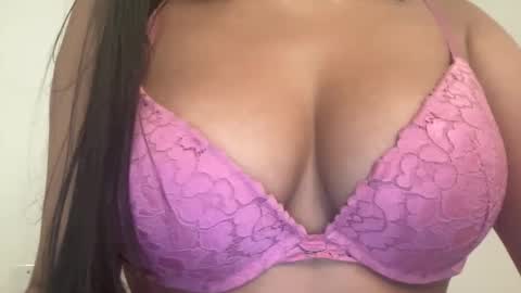 Melanie online show from December 3, 2025, 7:01 pm