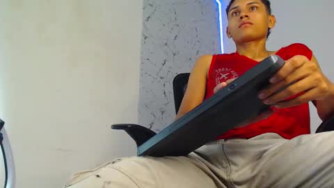 Snapshot of the_crack71 chatting on September 27, 2025, 1:49 pm Sean OPry online show from September 27, 2025, 1:49 pm