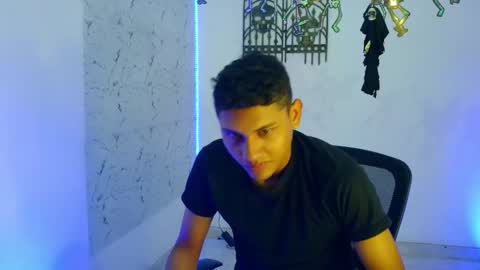 Snapshot of the_crack71 chatting on October 26, 2025, 2:23 pm Sean OPry online show from October 26, 2025, 2:23 pm