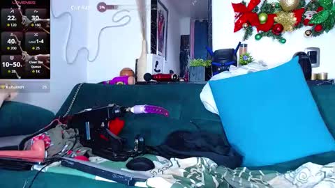 the dog lian online show from December 22, 2025, 2:14 pm