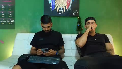 SCOTT  THEO  KAMERON  GENDERSON online show from November 27, 2025, 1:40 am