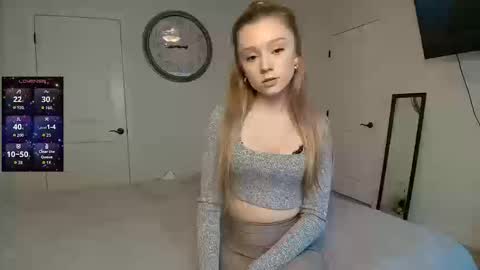 Snapshot of the_hotties chatting on September 19, 2025, 9:37 pm the_hotties online show from September 19, 2025, 9:37 pm