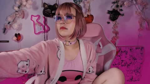 Snapshot of the_kitty_roxy chatting on February 22, 2025, 7:56 am ... ... online show from February 22, 2025, 7:56 am