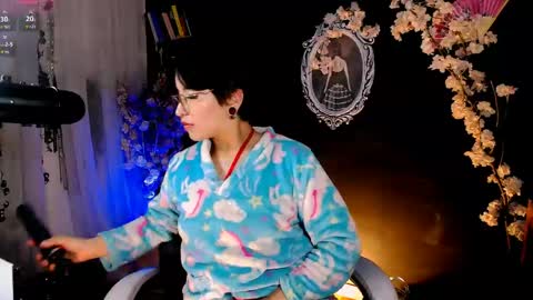 Snapshot of the_kitty_roxy chatting on May 1, 2026, 3:22 am ... ... online show from May 1, 2026, 3:22 am