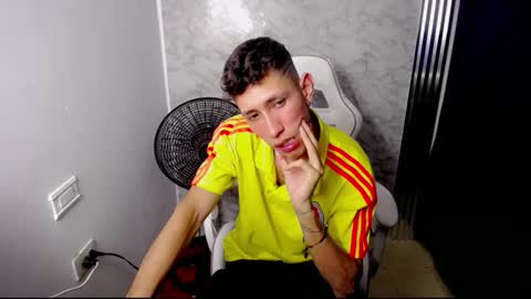 the_latin_boy02 online show from January 9, 2026, 2:47 am