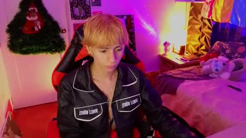 Matt independent model  online show from December 3, 2024, 6:28 pm