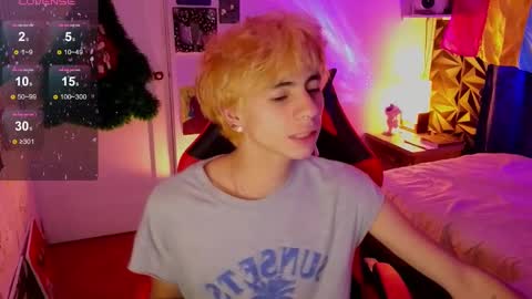 Matt independent model  online show from December 5, 2024, 9:06 pm