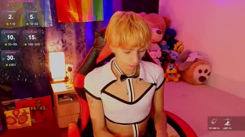 Matt independent model  online show from December 10, 2024, 6:38 pm