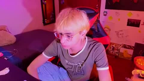 Matt independent model  online show from January 14, 2025, 4:40 pm