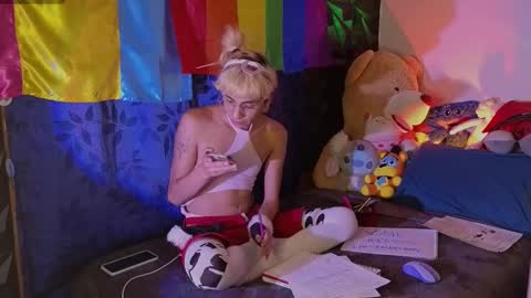 Matt independent model  online show from February 16, 2025, 9:59 pm