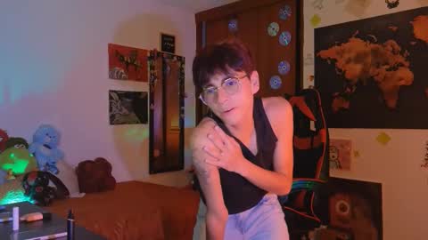 Matt independent model  online show from September 16, 2025, 7:59 pm