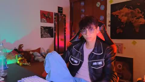 Matt independent model  online show from September 17, 2025, 8:32 pm
