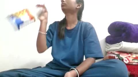 Snapshot of the_right_girl chatting on October 3, 2025, 5:04 am Suzan Sexy online show from October 3, 2025, 5:04 am