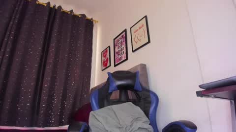 Snapshot of the_skinnyguys chatting on March 23, 2026, 10:25 pm the_skinnyguys online show from March 23, 2026, 10:25 pm