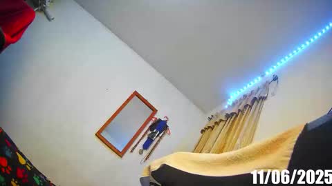 Sandra  3 online show from November 7, 2025, 5:29 am