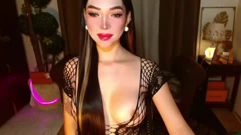 thea_whong online show from April 22, 2026, 1:41 am