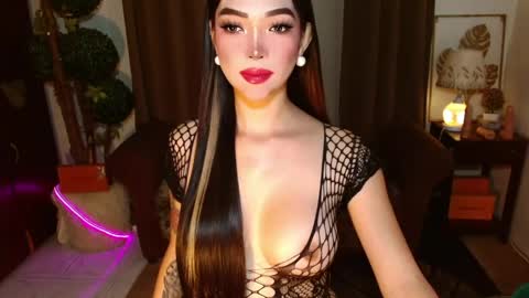 thea_whong online show from April 27, 2026, 2:09 am