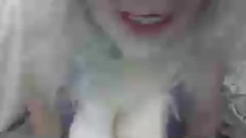 Snapshot of thearcticmilf chatting on June 19, 2026, 5:17 pm The Arctic Milf online show from June 19, 2026, 5:17 pm