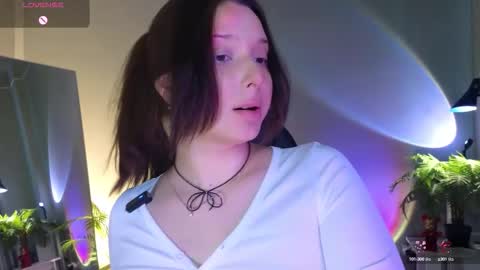 Snapshot of thebbylu chatting on September 29, 2025, 12:43 pm Lucy online show from September 29, 2025, 12:43 pm