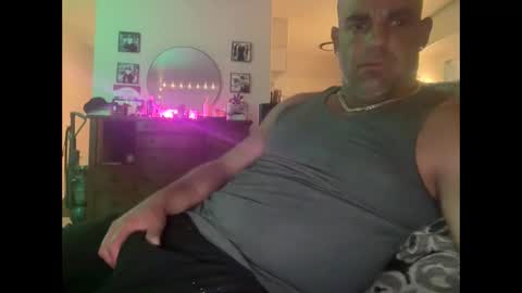 Snapshot of thebuzz777 chatting on September 26, 2025, 10:52 am theBuzz777 online show from September 26, 2025, 10:52 am