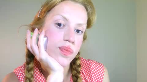 Snapshot of thedollxxxperience chatting on September 22, 2025, 6:43 pm Yolanda online show from September 22, 2025, 6:43 pm