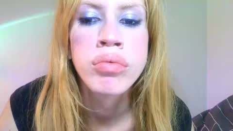 Snapshot of thedollxxxperience chatting on October 17, 2025, 8:11 pm Yolanda online show from October 17, 2025, 8:11 pm