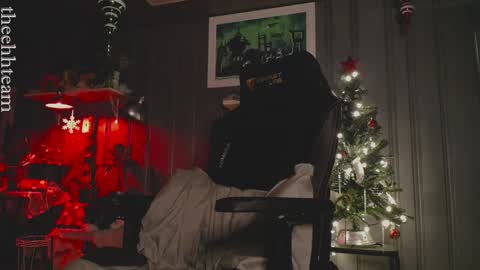 Snapshot of theehhteam chatting on December 22, 2024, 4:50 am H online show from December 22, 2024, 4:50 am