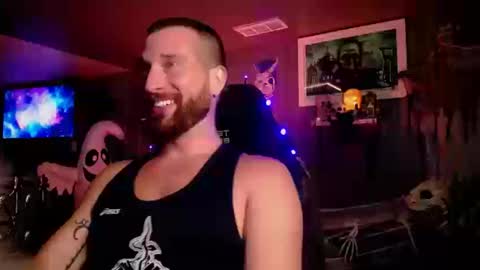 Snapshot of theehhteam chatting on October 17, 2025, 8:11 pm H online show from October 17, 2025, 8:11 pm